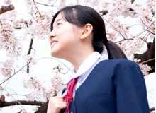 桜と女学生