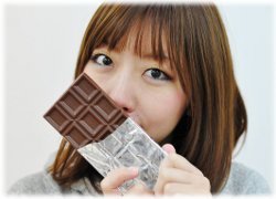 チョコと女性の画像
